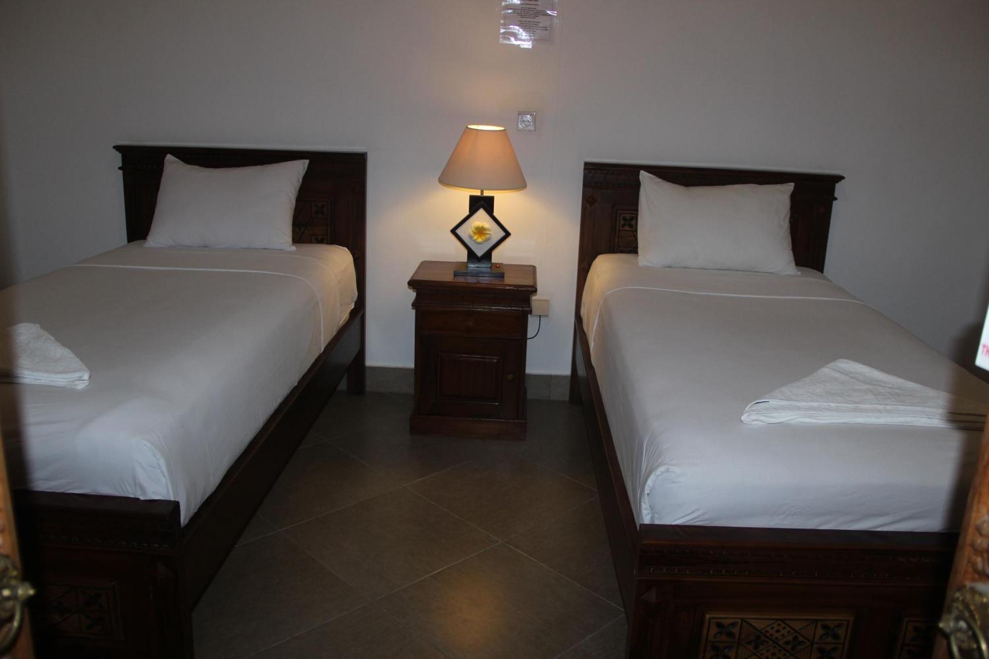 Nitya Home Stay Lembongan Værelse billede
